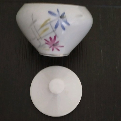 Porcelain sugar bowl like new with floral design