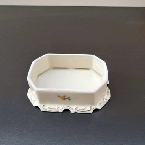 Porcelain jewelry box from Czechoslovakia like new