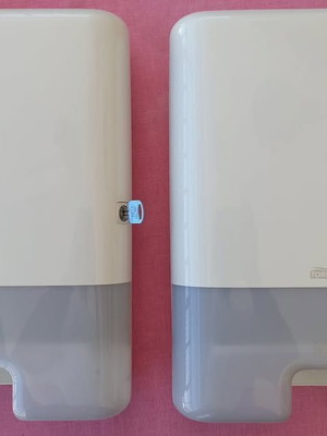 Tork 552000 hand towel dispensers like new, set of 2