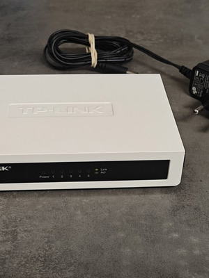 TP-Link TL-SF1005D 5-Port Fast Ethernet Switch σαν καινούργιο