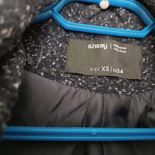 Women's blue coat like new with zipper and buttons