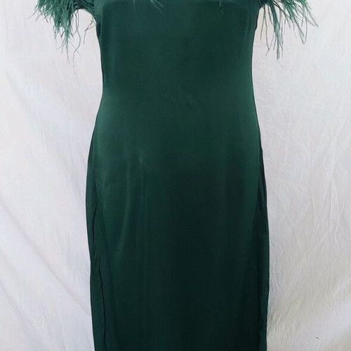 Zara strapless green dress with feathers - 20,00 - Vendora.cy Zara strapless green dress with feathers - 20,00 - Vendora.cy