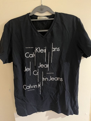 Calvin Klein T-shirt, size M, black