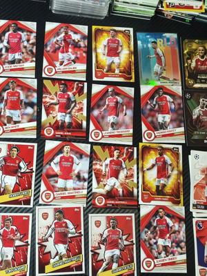 Topps Arsenal FC μεγάλο σετ συλλεκτικών καρτών, 40 κάρτες, σετ ομάδας 2023/24 και ένθετα