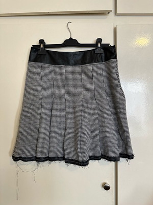 Billy Sabbado pleated checkered skirt size M with side zipper