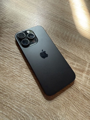 iPhone 16 Pro like new with slightly cracked screen, 128GB, black