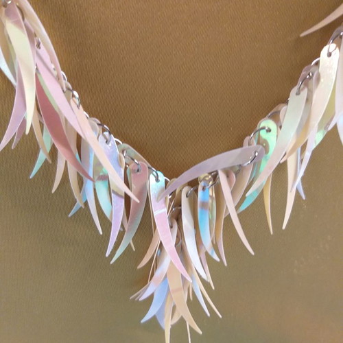 Jewelry set necklace and earrings like white feathers new