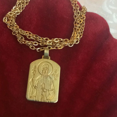Gold-plated pendant amulet like new with faux chain 64cm