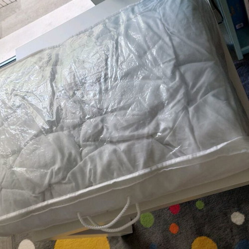 Digital baby scale like new with precise measurement and free crib blanket