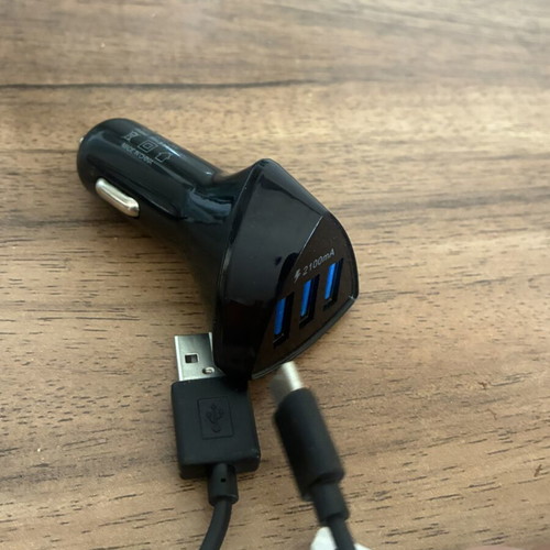 Car adapter with 3 USB ports like new