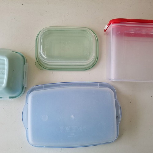 Set of 4 plastic food storage containers