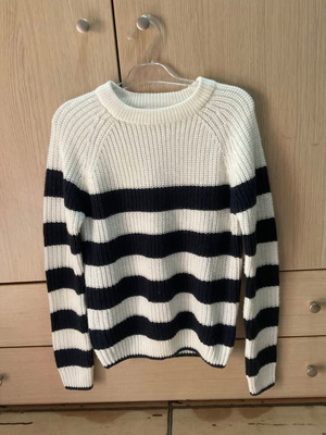 Terravova knitted sweater new, size small, white-black