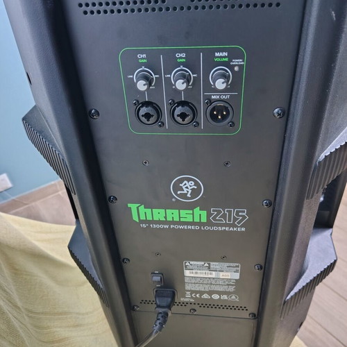 15" powered speaker with woofer and mixer