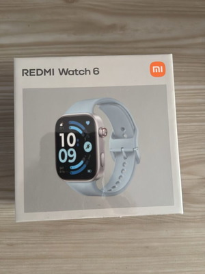Xiaomi Redmi Watch 6 smartwatch σε γαλάζιο