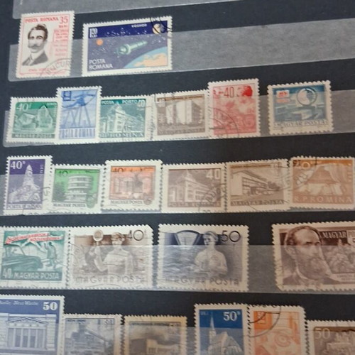 Stamp album like new with over 550 stamps from various countries