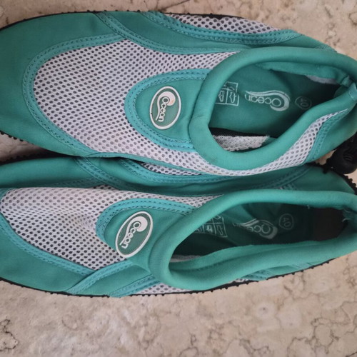 Women's water shoes like new