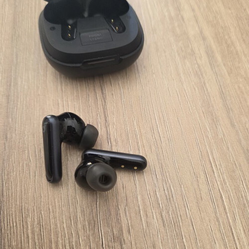 Soundcore true wireless earbuds black with charging case