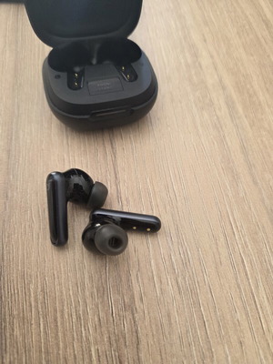 Soundcore true wireless earbuds black with charging case
