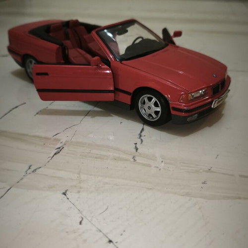 BMW E36 325i Cabrio 1:18 die-cast model