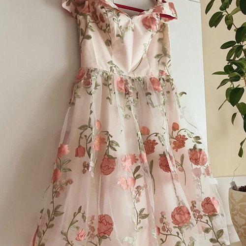 Dress with embroidered flowers new, size S, Chi Chi London