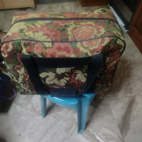 Singer electronic sewing machine like new