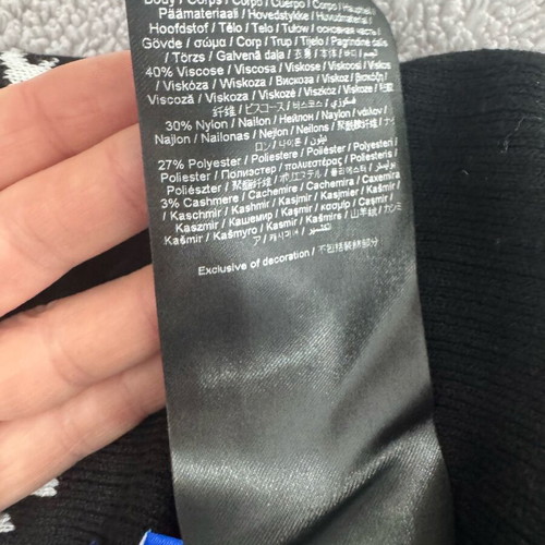Karl Lagerfeld Jeans Monogram Beanie like new, multicolor