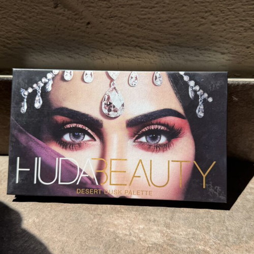 Huda Beauty Desert Dusk Eyeshadow Palette like new