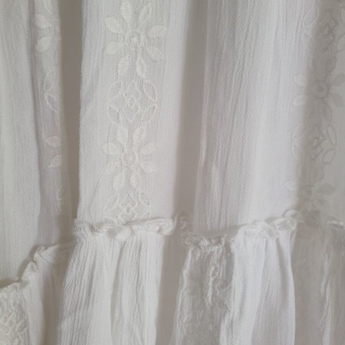 Attrattivo embroidered tunic shirt medium white like new