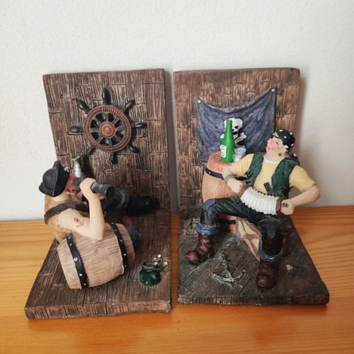 Set of 2 vintage pirate bookends in excellent condition