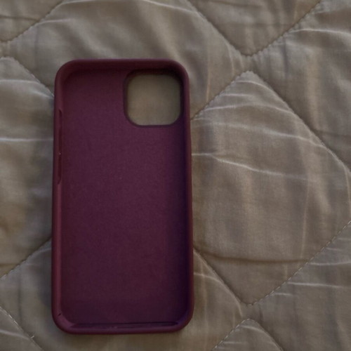 iPhone 14 case burgundy like new, Tune