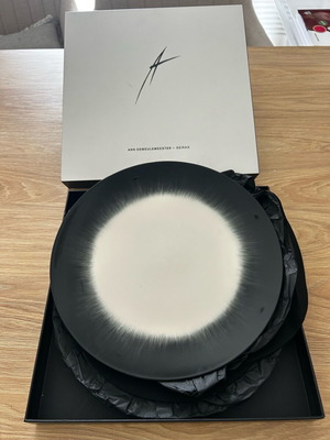 Set of 2 porcelain dinner plates 24 cm Ann Demeulemeester Serax new