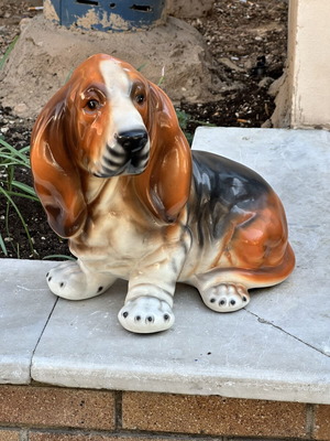 Μεγάλη κεραμική φιγούρα σκύλου Basset Hound