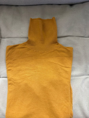 Baker’s men’s turtleneck used, size M, camel color