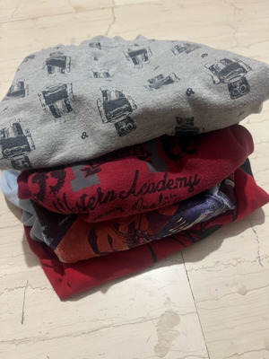 Pack of 4 boy's t-shirts size 4-5 like new