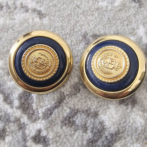 Vintage earrings used with Liz Claiborne signature in black and gold