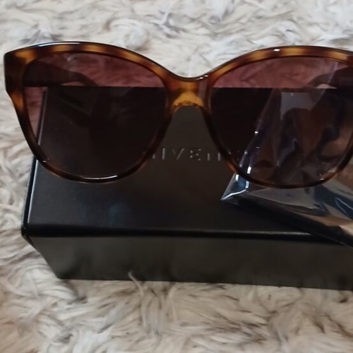 Givenchy SGV815 sunglasses like new, brown