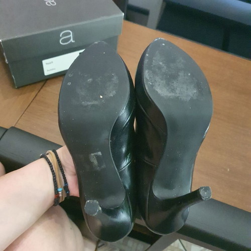 Leather pumps like new, size 36, black