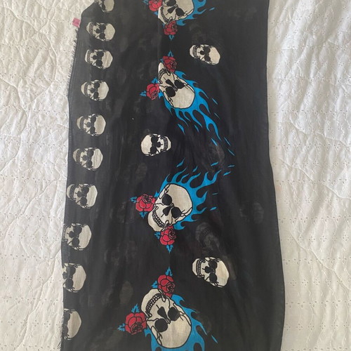 Black scarf like new