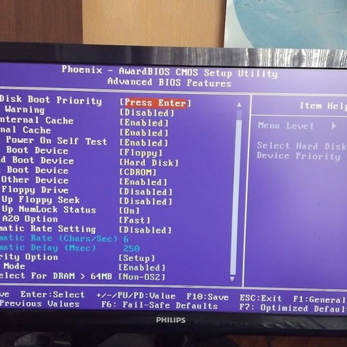 Soltek SL-K8AN2-GR motherboard with AMD Sempron 64 2800+ CPU, fan, and RAM like new