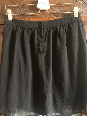 Mini black skirt like new with pockets and buttons