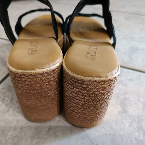 Platform sandals with black embroidery new, size 38
