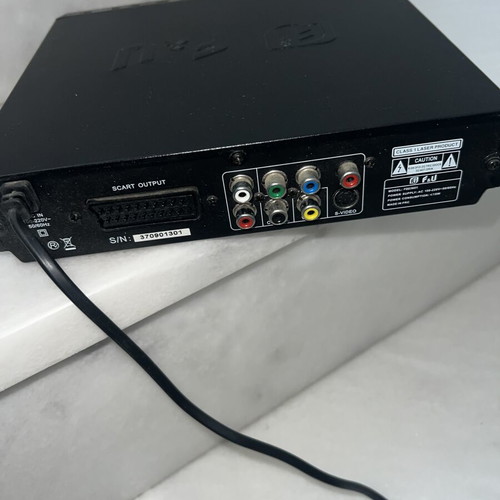F&U FD 23601 DVD player with remote control