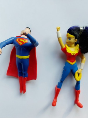 Φιγούρες McDonald's Superman και Wonder Woman, 2016, μεταχειρισμένες