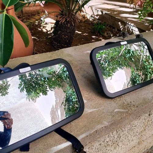 Kangaroo mirror set like new for child monitoring in car