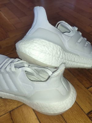 Adidas Ultraboost 22 αθλητικά παπούτσια σαν καινούργια, λευκά