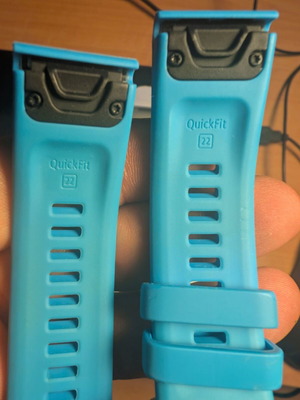 Garmin QuickFit 22 Silicone Strap Cyan Blue 22mm like new