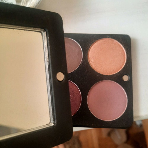 WABI Eyeshadow Palette with 4 Purple Shades like new