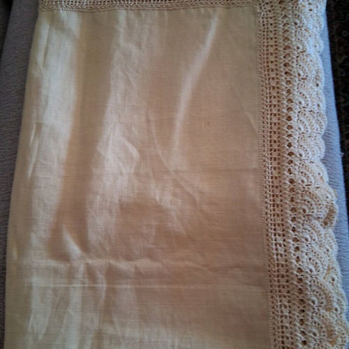 Linen tablecloth new with handmade lace and 8 napkins