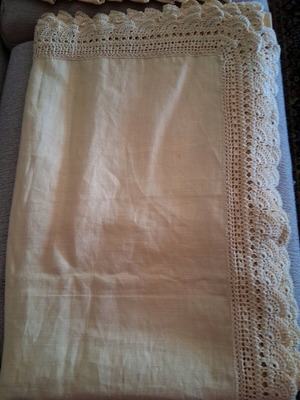 Linen tablecloth new with handmade lace and 8 napkins