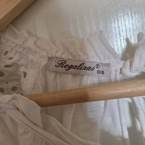 Regalinas white blouse with embroidered shoulders, cotton, one size